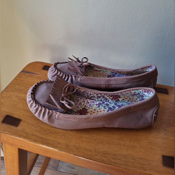 SO Women's Light Brown Moccasins - Picture 2 of 6
